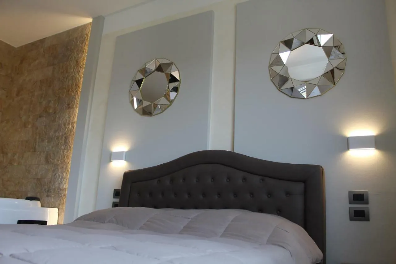 Villa Martina Luxury Rooms Desenzano del Garda 0*,  Italien