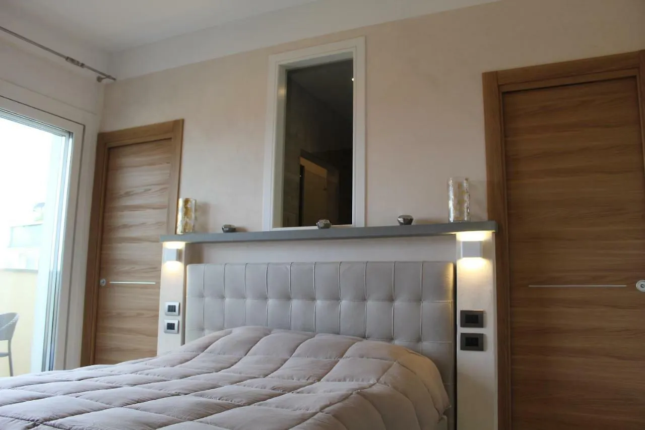 Villa Martina Luxury Rooms Desenzano del Garda 0*,  Italien